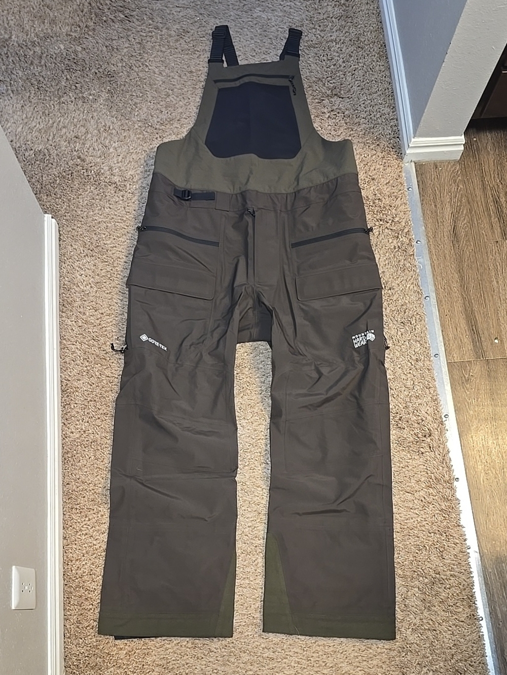 Ski Pants Mountain Hardwear Olive Green GORE-TEX Cargo Bib Pants ***Brand New*** - Picture 2 of 7
